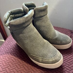 Steve Madden Olive High-Top Sneakers